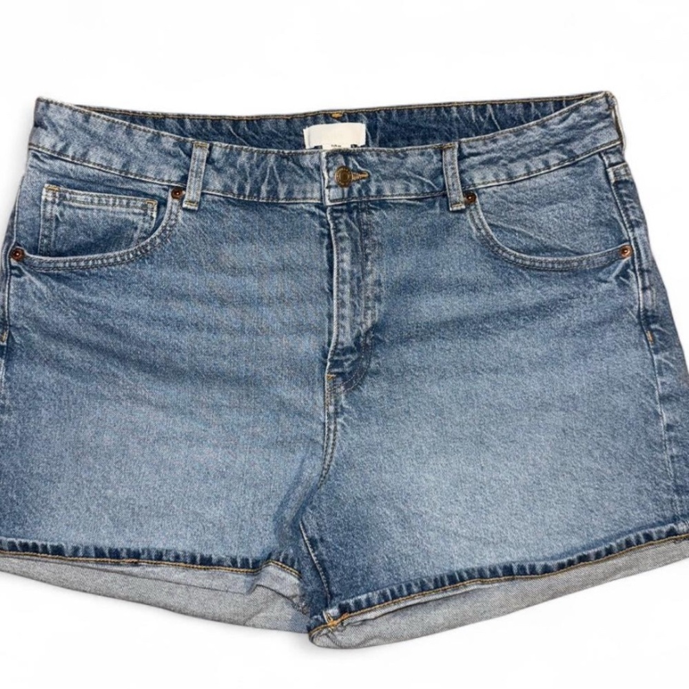 H&M Women’s High-Waist Denim Shorts – Size 16